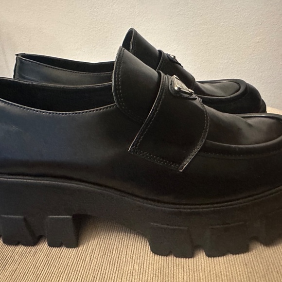 PRADA New Black loefers - EU 41/ US/10 - Picture 8 of 11